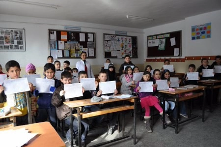 Öğrencilerin karne sevinci