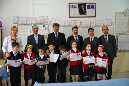 Öğrencilerin karne sevinci