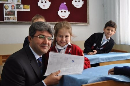 Öğrencilerin karne sevinci