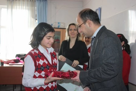 Öğrencilerin karne sevinci