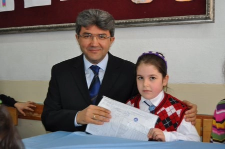 Öğrencilerin karne sevinci