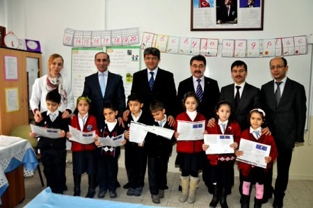 Öğrencilerin karne sevinci