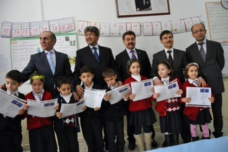 Öğrencilerin karne sevinci