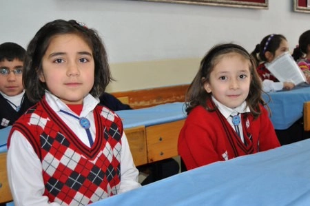 Öğrencilerin karne sevinci