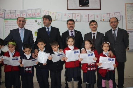 Öğrencilerin karne sevinci