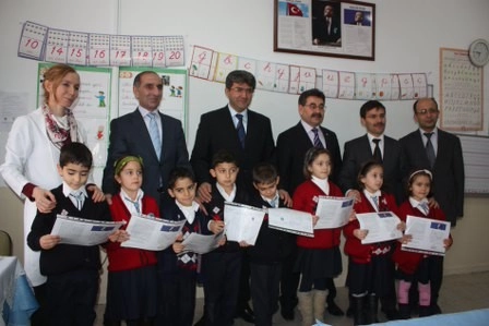 Öğrencilerin karne sevinci