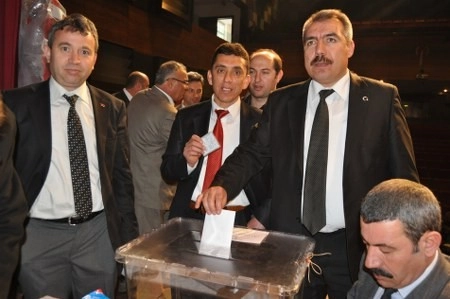 Tek aday, tek isim Mahmut aksoy