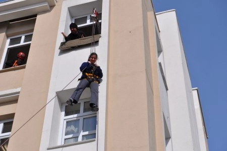 Deprem ve yangın tatbikatı