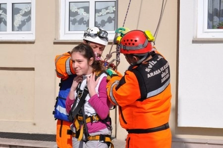 Deprem ve yangın tatbikatı