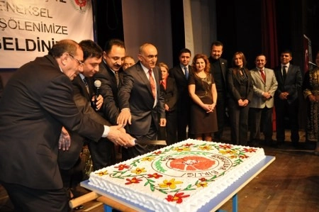 Gölbaşı'nda aşıklar atıştı