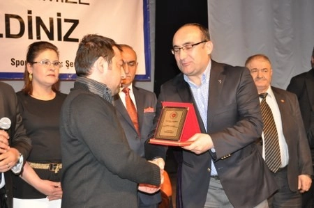 Gölbaşı'nda aşıklar atıştı