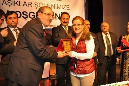 Gölbaşı'nda aşıklar atıştı