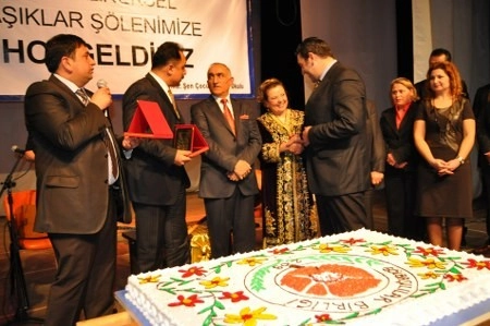 Gölbaşı'nda aşıklar atıştı