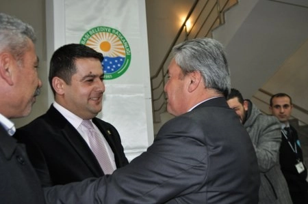 Gölbaşı'nda aşıklar atıştı