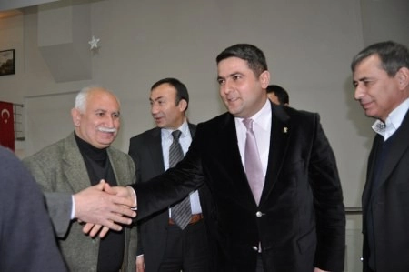 Gölbaşı'nda aşıklar atıştı