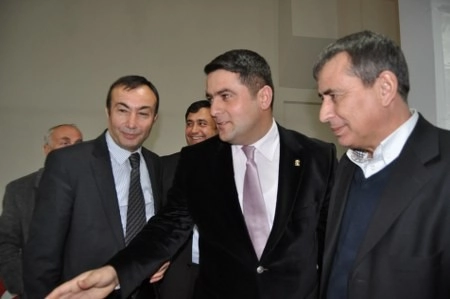 Gölbaşı'nda aşıklar atıştı