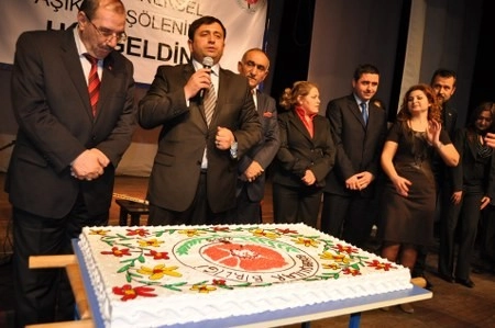 Gölbaşı'nda aşıklar atıştı