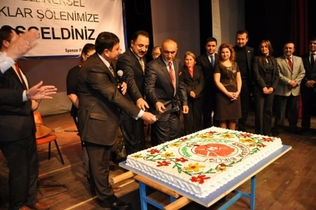 Gölbaşı'nda aşıklar atıştı