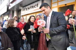 Her kadın bir çiçektir