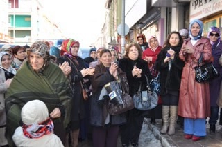 Her kadın bir çiçektir