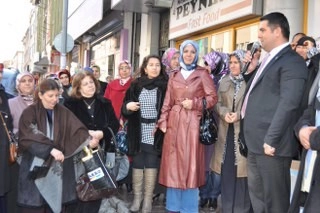 Her kadın bir çiçektir