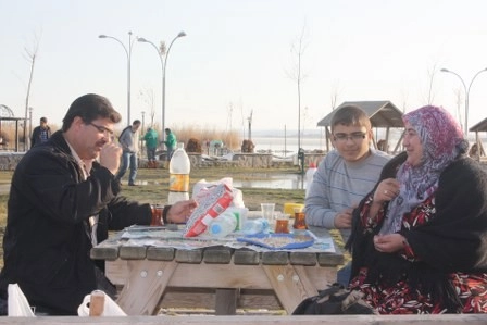 Vatandaşlar güneşli havanın tadını çıkardı