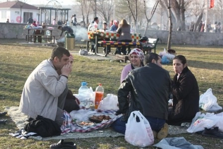 Vatandaşlar güneşli havanın tadını çıkardı
