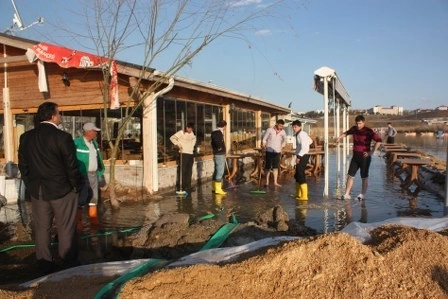 Çay Bahçesi de sular altında kaldı