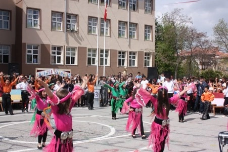 Gölbaşı'nda çocukların 23 Nisan coşkusu