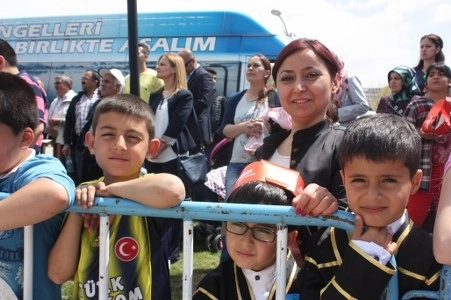Gölbaşı'nda çocukların 23 Nisan coşkusu