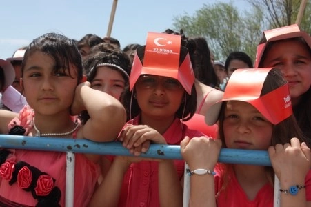 Gölbaşı'nda çocukların 23 Nisan coşkusu