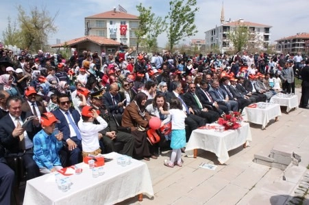 Gölbaşı'nda çocukların 23 Nisan coşkusu