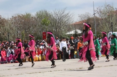 Gölbaşı'nda çocukların 23 Nisan coşkusu