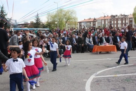 Gölbaşı'nda çocukların 23 Nisan coşkusu