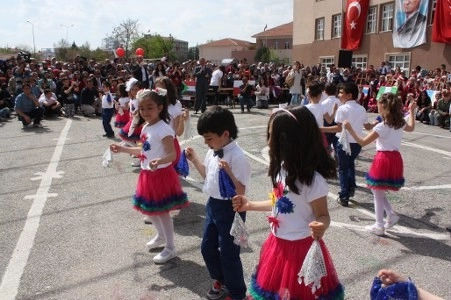 Gölbaşı'nda çocukların 23 Nisan coşkusu