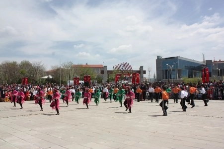 Gölbaşı'nda çocukların 23 Nisan coşkusu