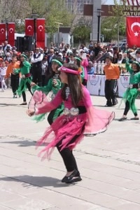 Gölbaşı'nda çocukların 23 Nisan coşkusu