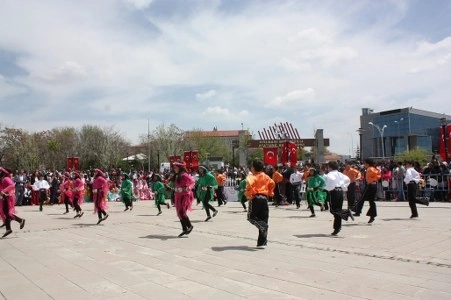 Gölbaşı'nda çocukların 23 Nisan coşkusu