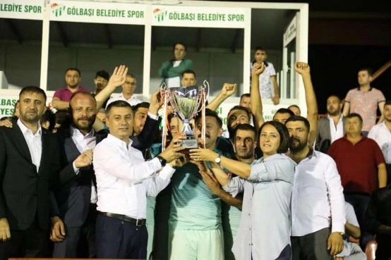 Turnuvanın şampiyonu Velihimmetlispor