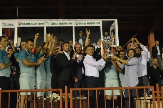 Turnuvanın şampiyonu Velihimmetlispor