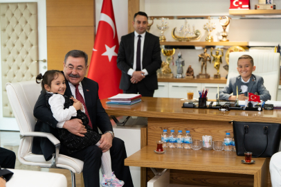 23 NİSAN’DA BAŞKANLIK KOLTUĞU MİNİK YUSUF’A EMANET EDİLDİ